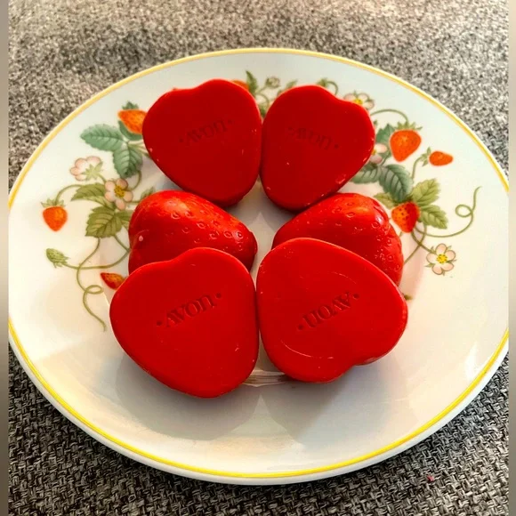 Vintage Strawberry Porcelain 22k Gold Trim Plate with strawberry bath soaps‎ - Picture 3 of 11